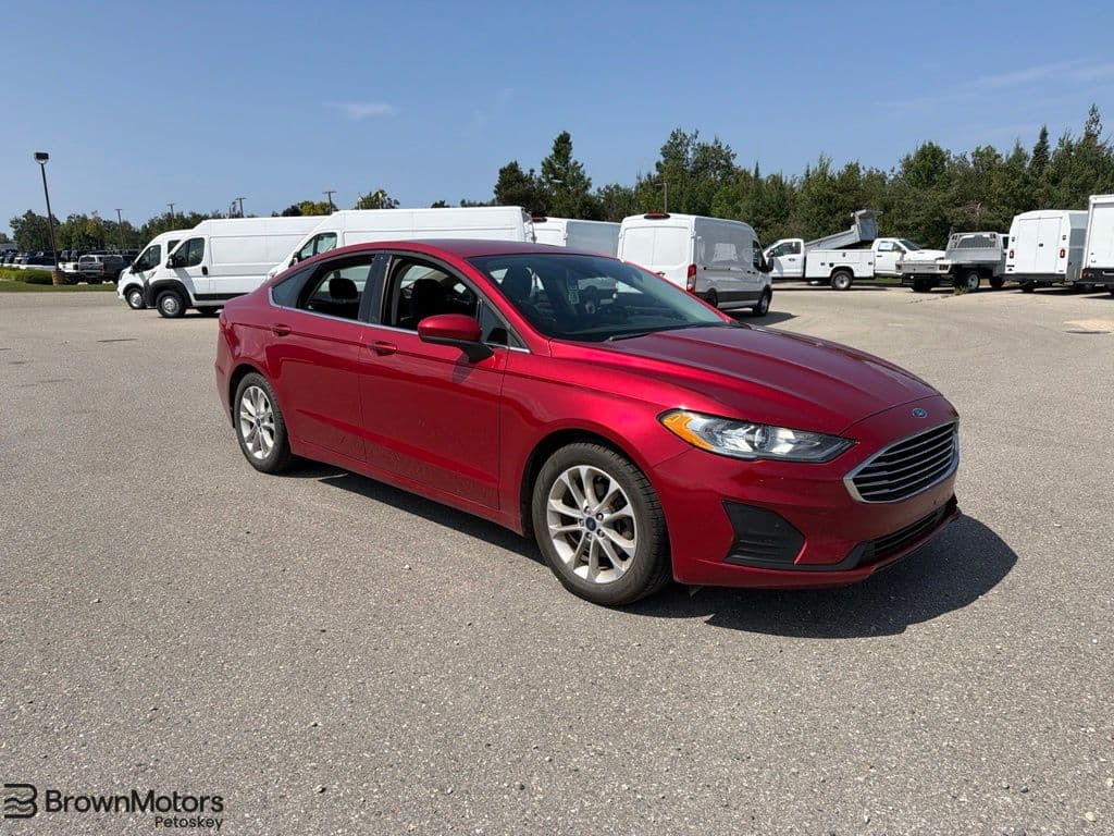 2020 Ford Fusion SE — photo 1 of 10