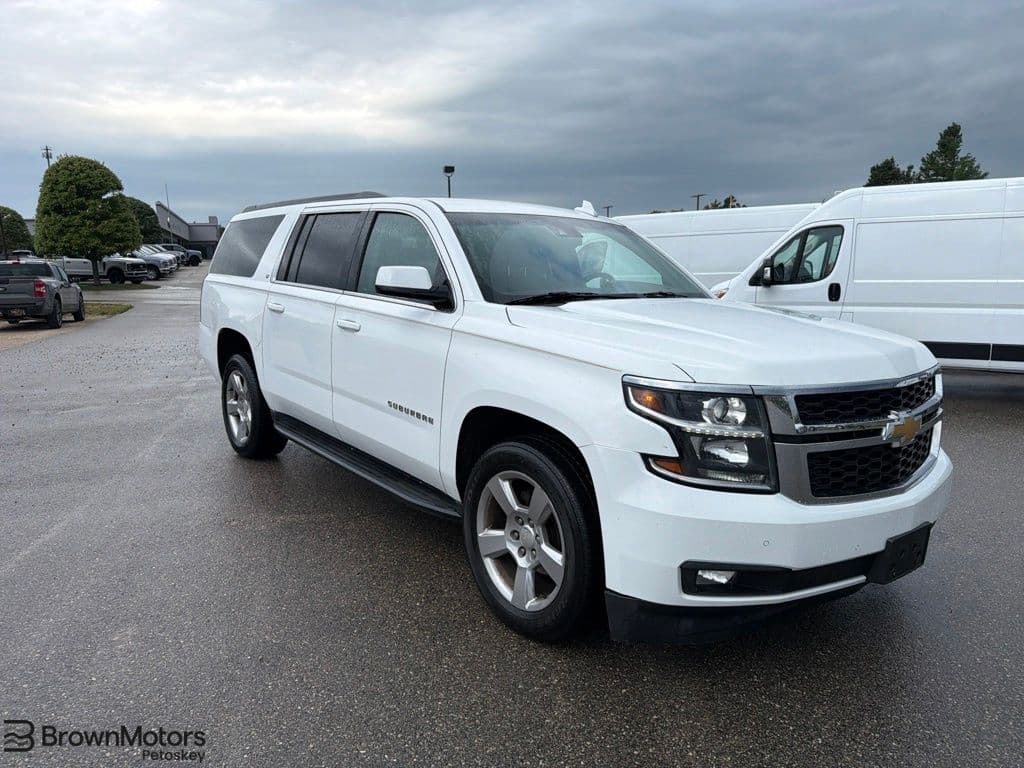 2017 Chevrolet Suburban LT — photo 1 of 12