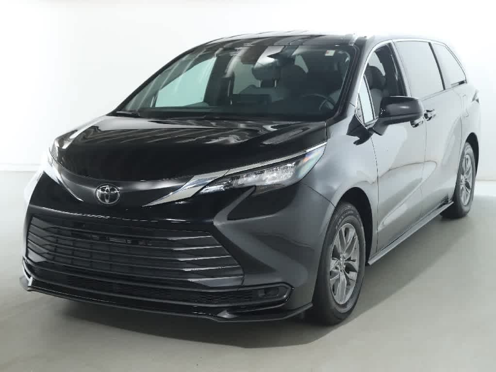 2026 Toyota Sienna LE — photo 1 of 42