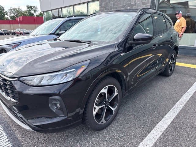2023 Ford Escape ST-Line Select — photo 1 of 5