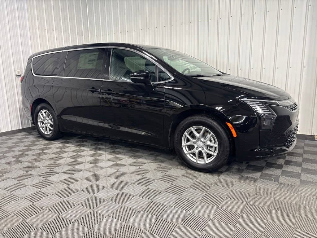 2027 Chrysler Pacifica Select — photo 1 of 31