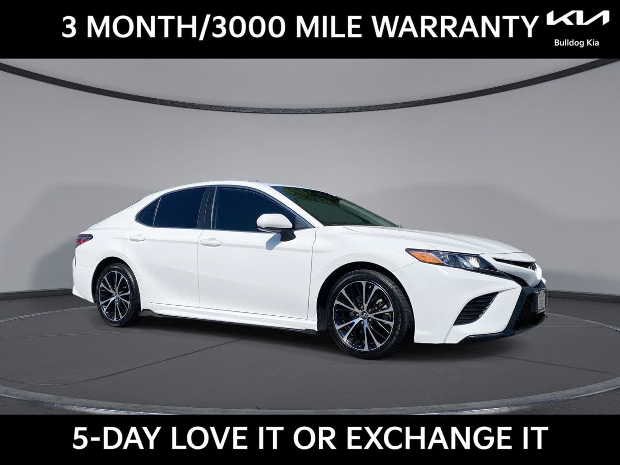2019 Toyota Camry SE — photo 1 of 36