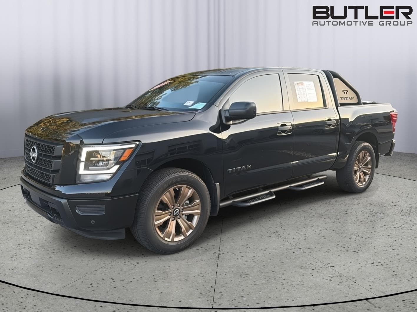 2024 Nissan Titan SV — photo 1 of 42