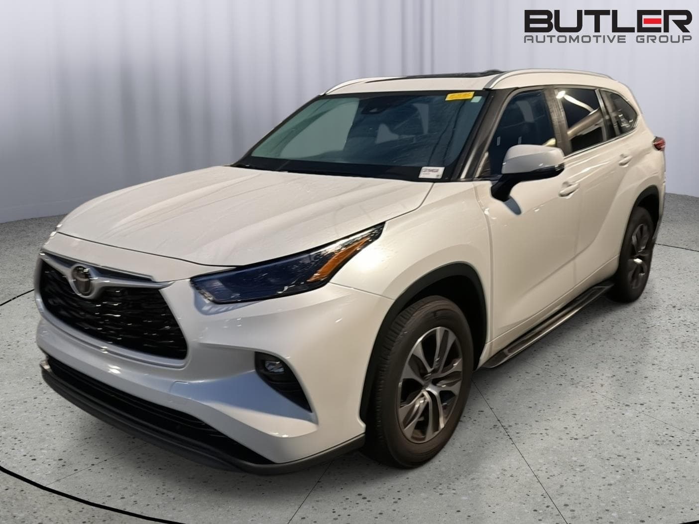 2023 Toyota Highlander XLE — photo 1 of 10