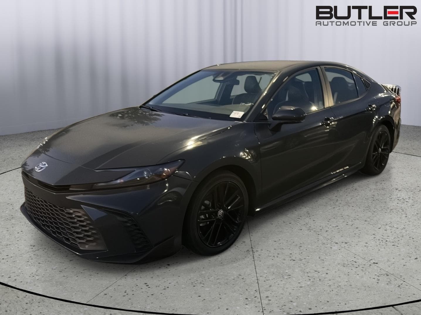 2025 Toyota Camry SE — photo 1 of 10