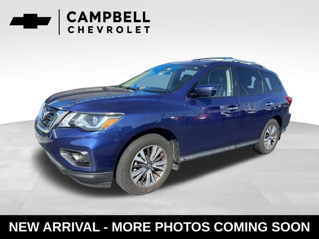 2018 Nissan Pathfinder SL — photo 1 of 10