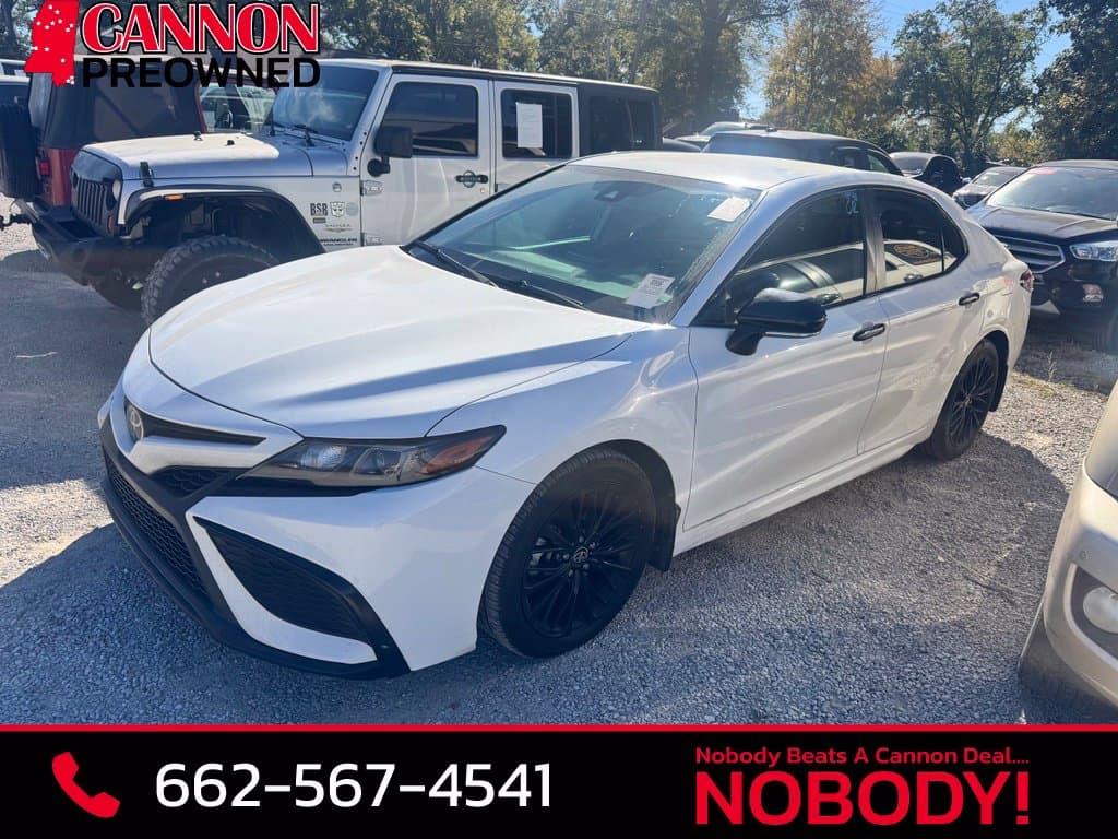 2022 Toyota Camry SE Nightshade — photo 1 of 5