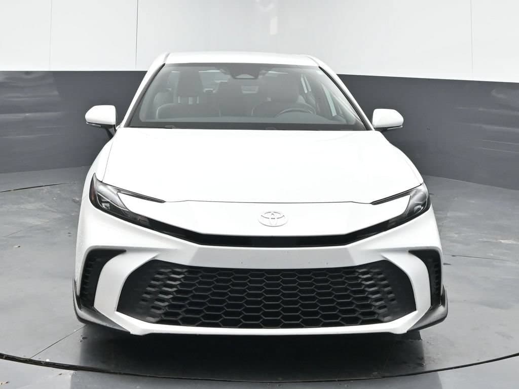 2025 Toyota Camry LE — photo 1 of 41