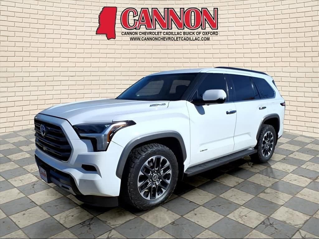 2023 Toyota Sequoia SR5 — photo 1 of 35