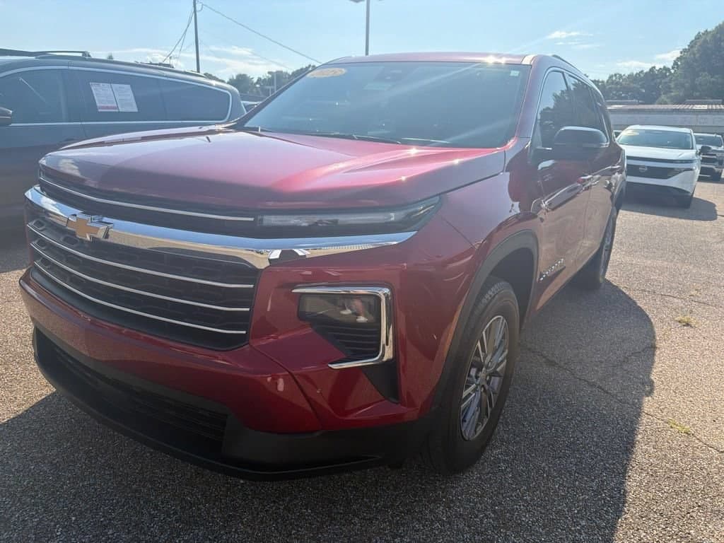 2025 Chevrolet Traverse LT — photo 1 of 4
