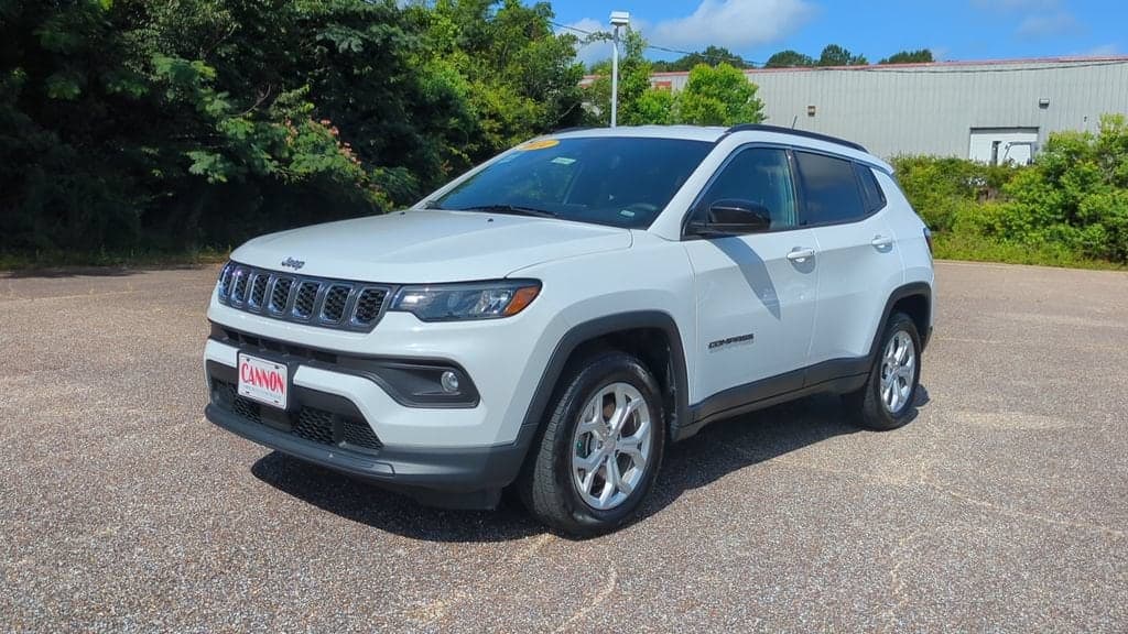 2024 Jeep Compass Latitude — photo 1 of 23