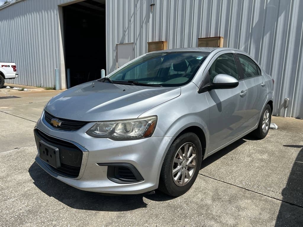 2017 Chevrolet Sonic LT — photo 1 of 3
