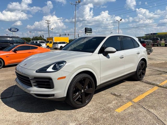 2023 Porsche Cayenne Base — photo 1 of 2