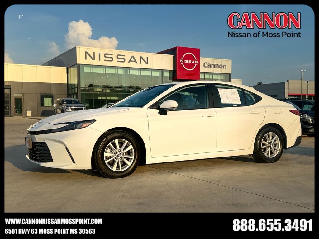 2025 Toyota Camry LE — photo 1 of 38