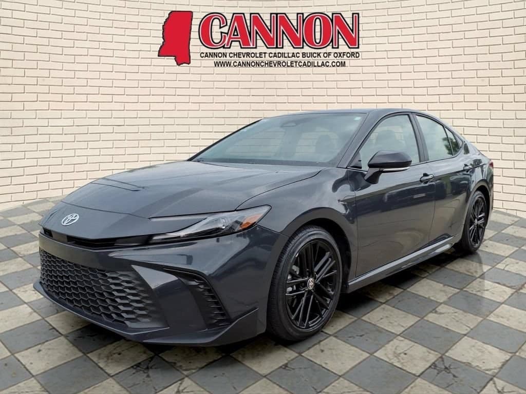 2025 Toyota Camry LE — photo 1 of 28