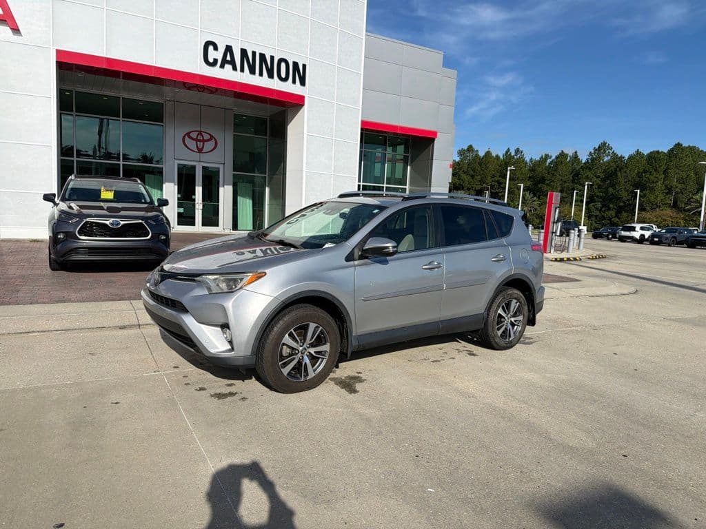 2018 Toyota RAV4 XLE — photo 1 of 8