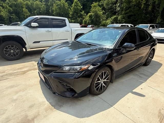 2023 Toyota Camry SE — photo 1 of 8