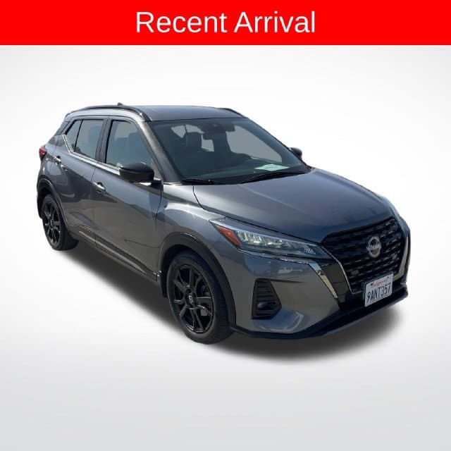 2022 Nissan Kicks SR — photo 1 of 10