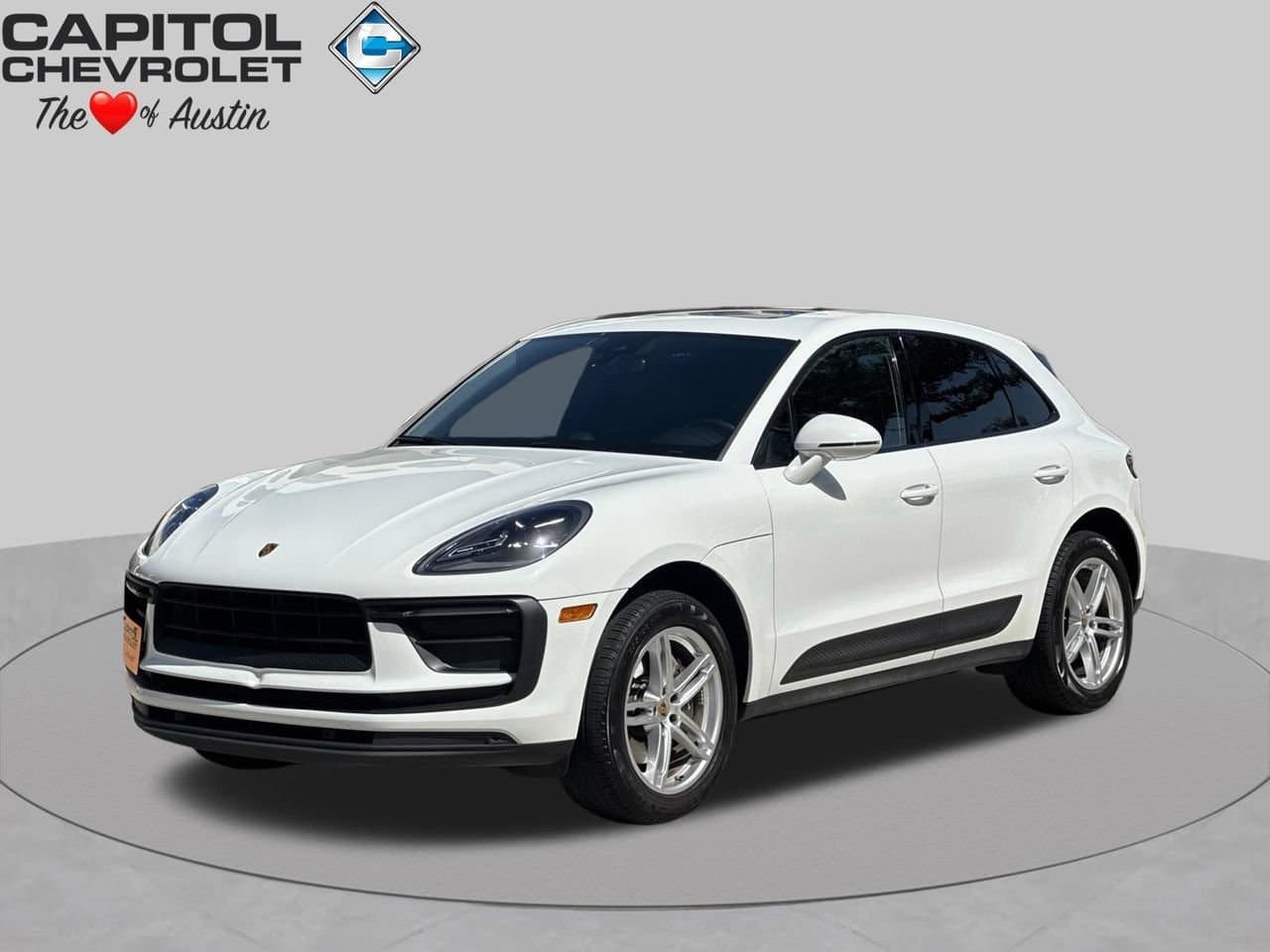 2022 Porsche Macan Base — photo 1 of 30