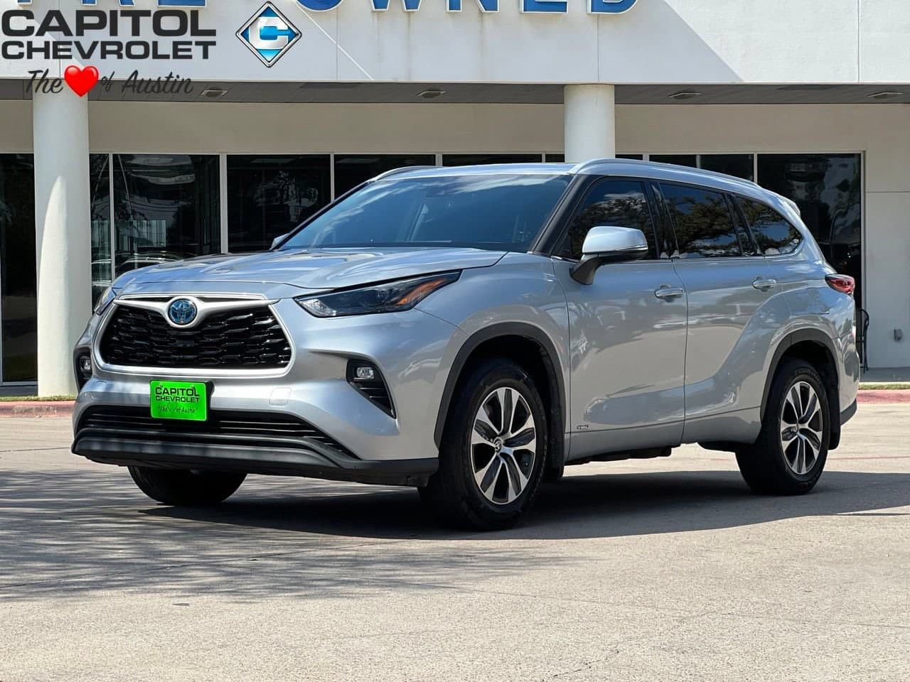 2022 Toyota Highlander Hybrid XLE — photo 1 of 14