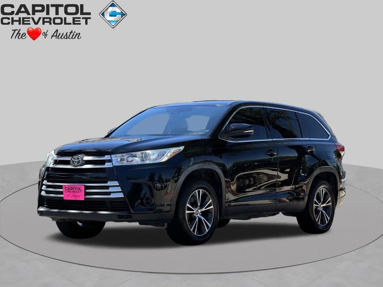 2019 Toyota Highlander LE — photo 1 of 29