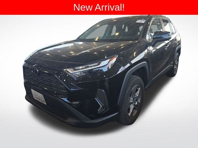 2025 Toyota RAV4 Hybrid XLE — photo 1 of 13