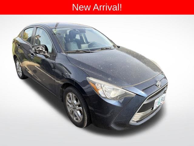 2017 Toyota Yaris iA Base — photo 1 of 9