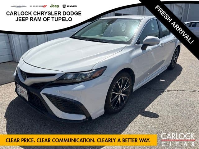 2024 Toyota Camry SE — photo 1 of 29