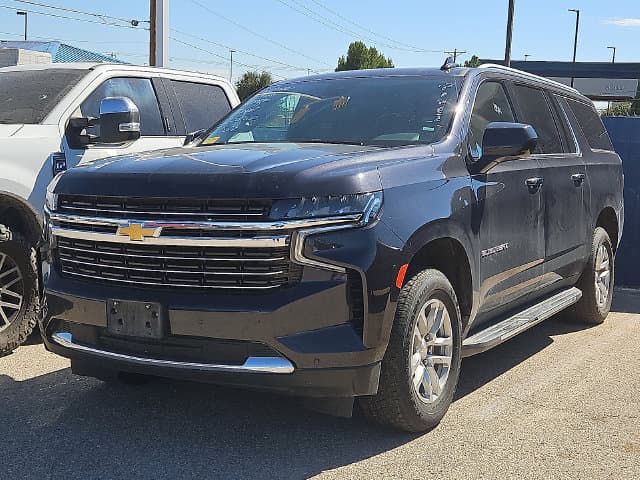 2024 Chevrolet Suburban LT — photo 1 of 5
