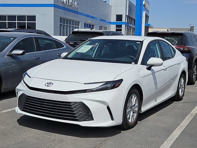 2025 Toyota Camry LE — photo 1 of 30