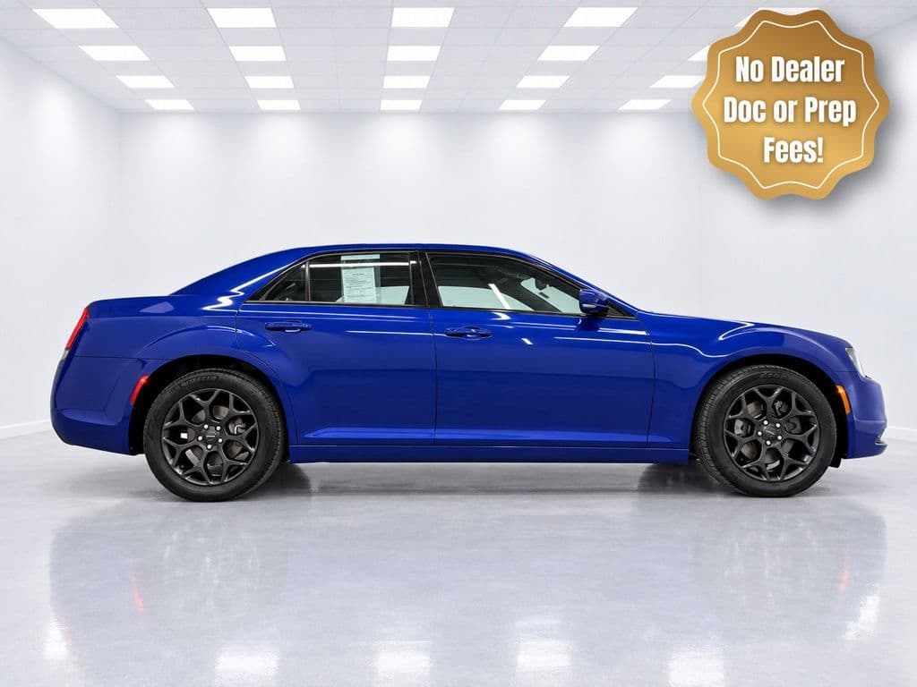 2019 Chrysler 300 Base — photo 1 of 41