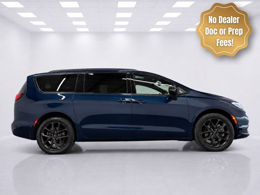 2023 Chrysler Pacifica Limited — photo 1 of 57