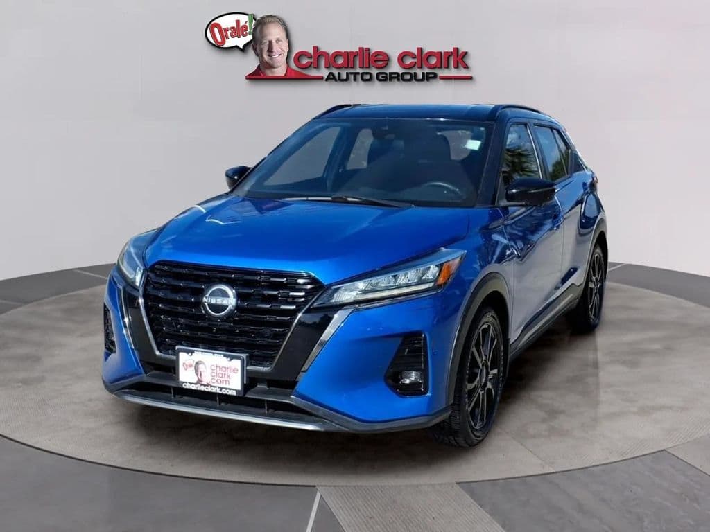 2022 Nissan Kicks SR — photo 1 of 21
