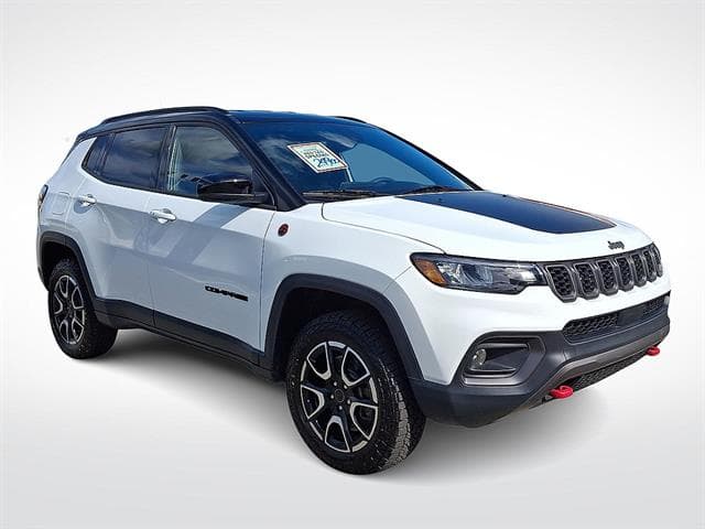 2025 Jeep Compass Trailhawk — photo 1 of 35
