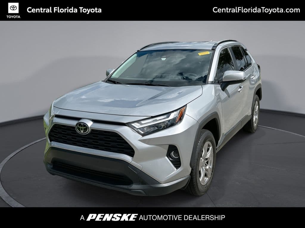 2025 Toyota RAV4 Hybrid LE — photo 1 of 32