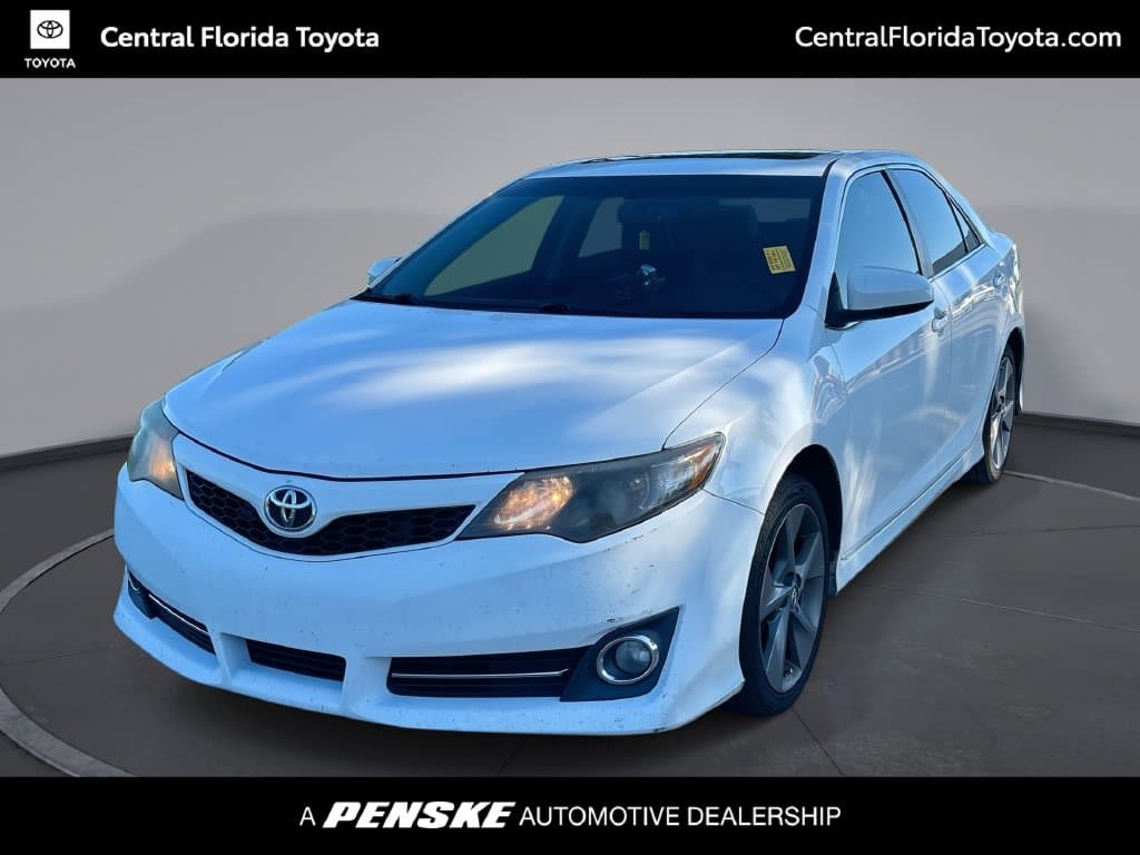 2014 Toyota Camry SE — photo 1 of 31