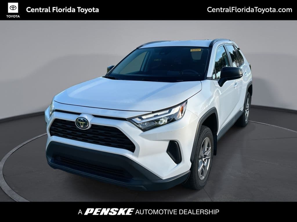 2024 Toyota RAV4 Hybrid LE — photo 1 of 32