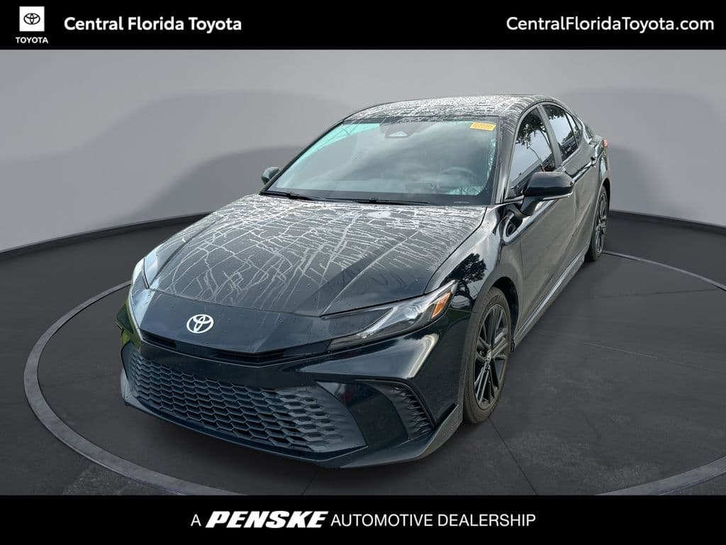 2025 Toyota Camry SE — photo 1 of 35