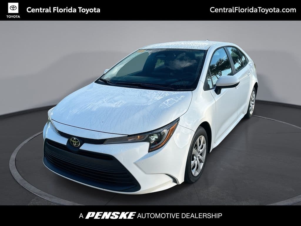 2024 Toyota Corolla LE — photo 1 of 32