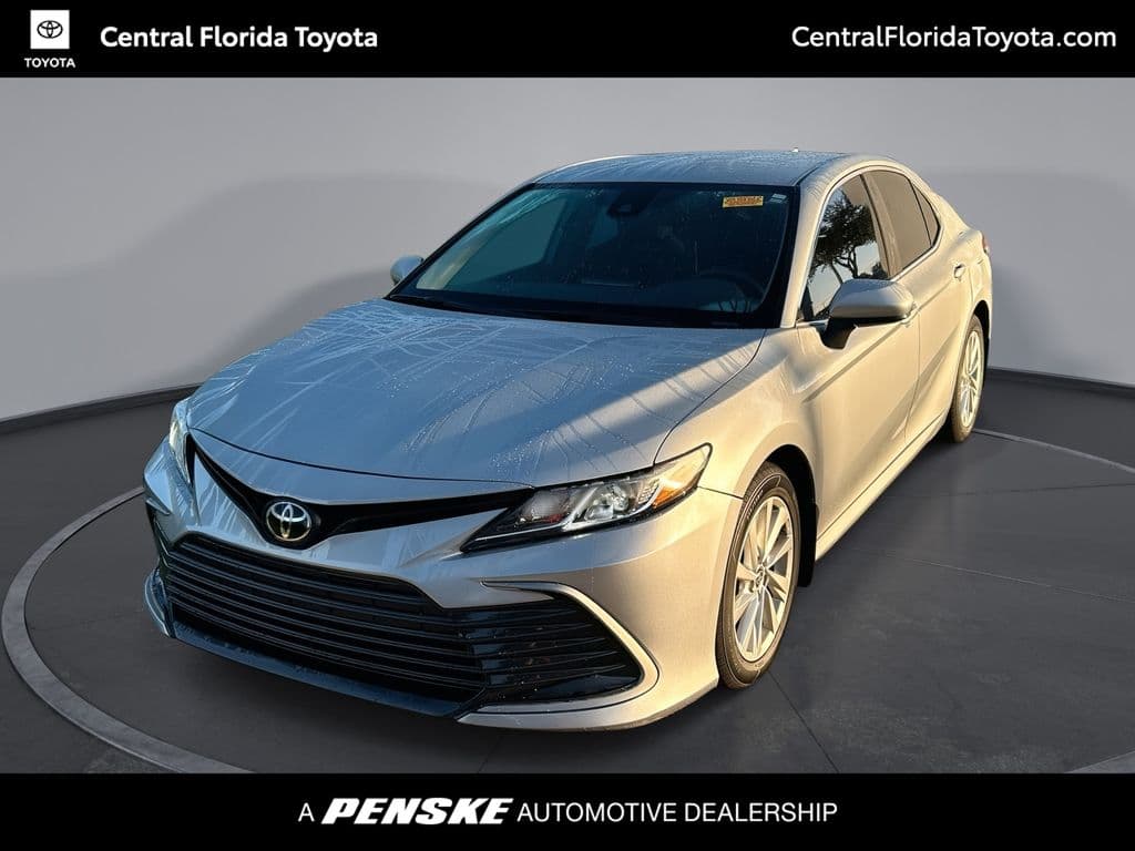 2024 Toyota Camry LE — photo 1 of 32