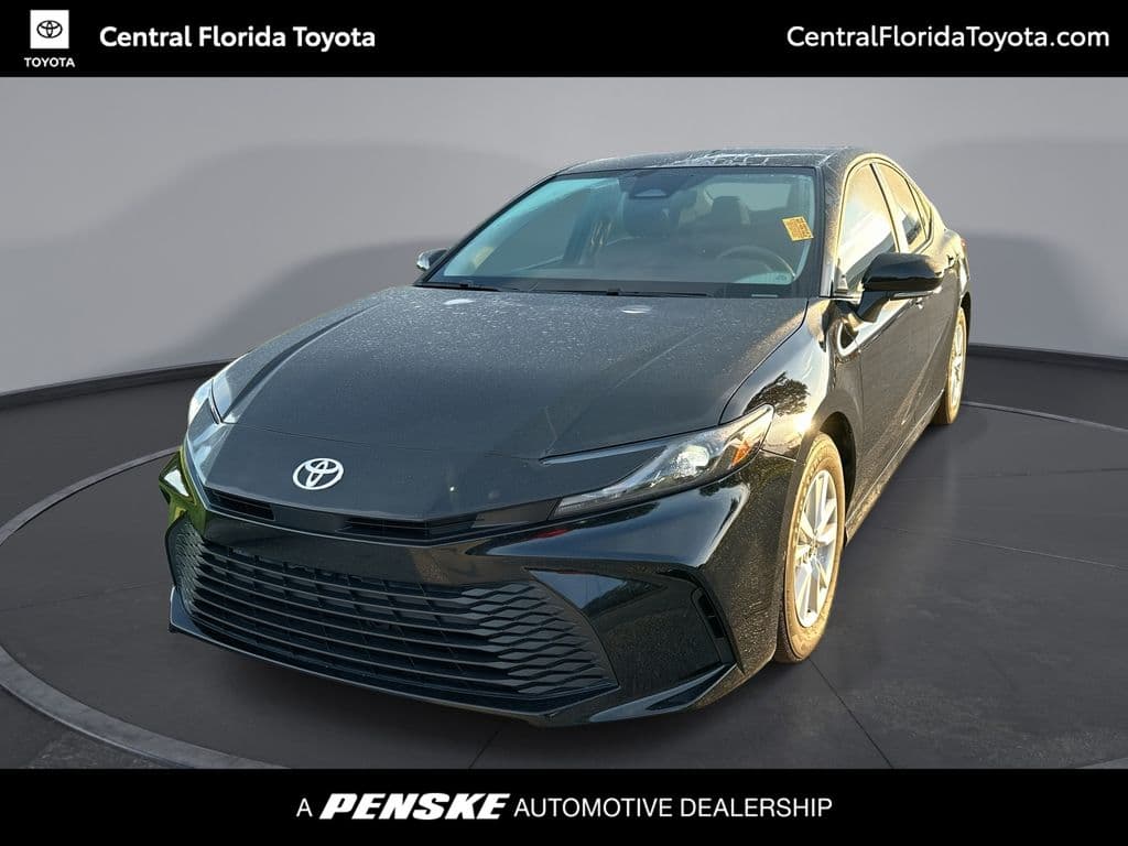 2025 Toyota Camry LE — photo 1 of 32