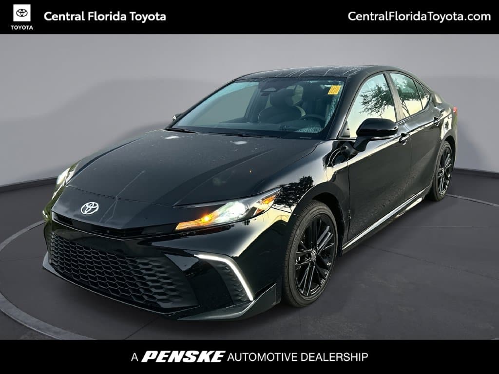 2026 Toyota Camry SE — photo 1 of 35