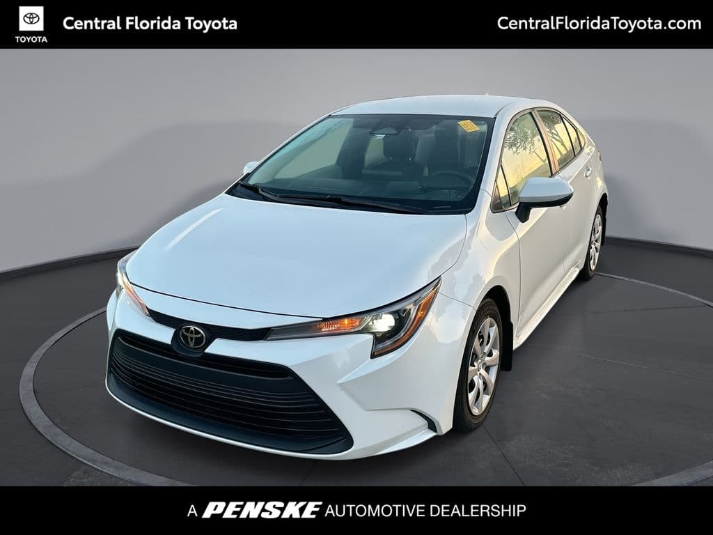 2025 Toyota Corolla LE — photo 1 of 31