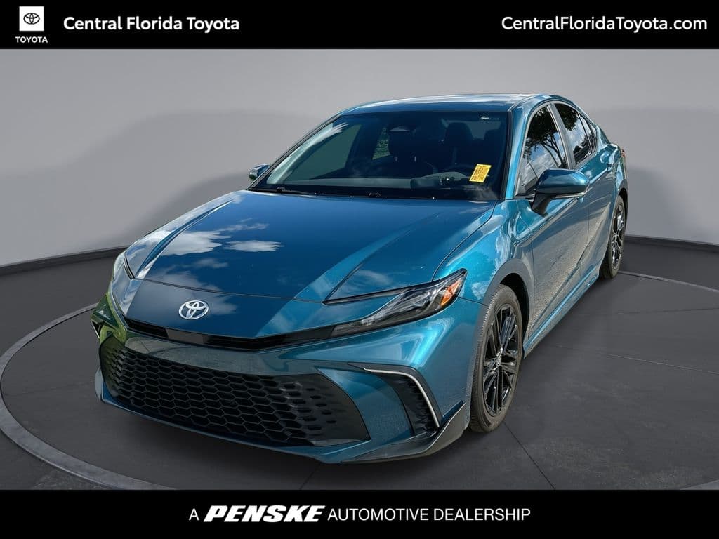 2025 Toyota Camry SE — photo 1 of 35