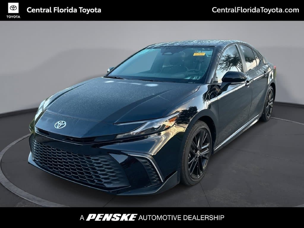 2026 Toyota Camry SE — photo 1 of 35