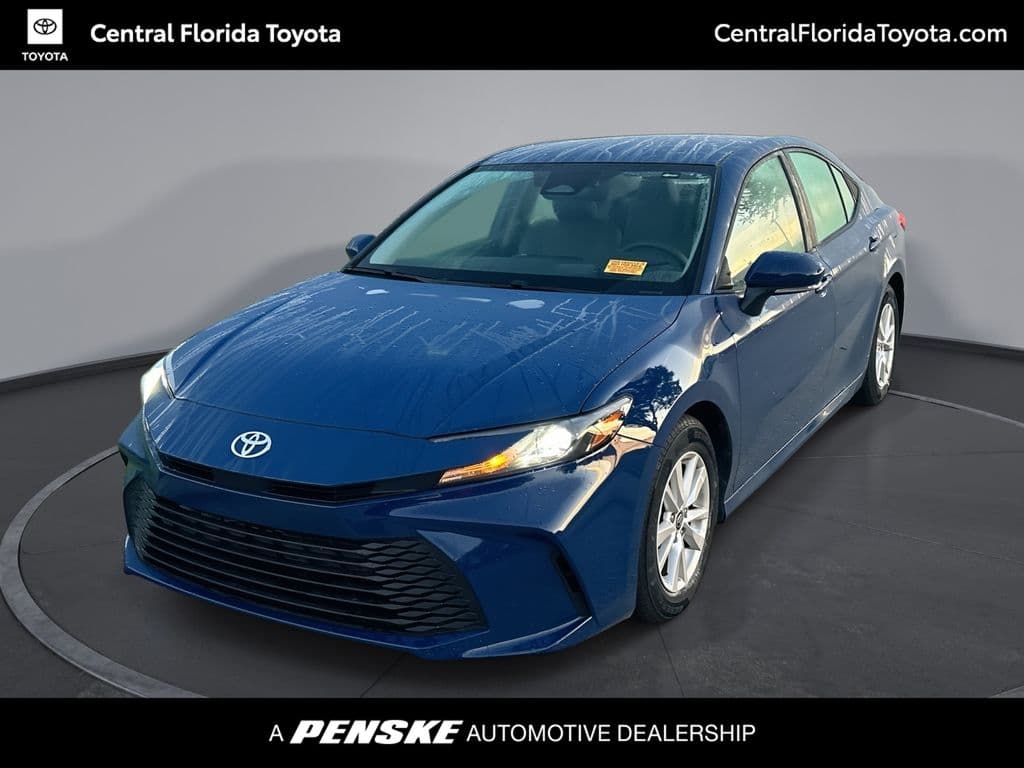 2025 Toyota Camry LE — photo 1 of 35