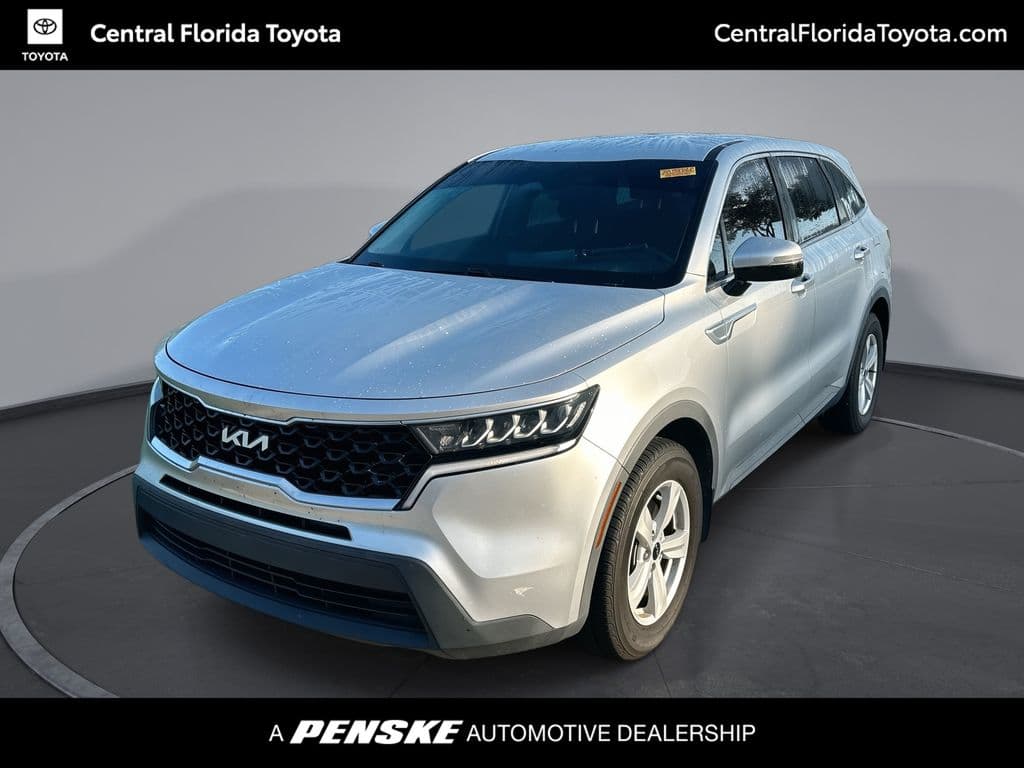 2022 Kia Sorento LX — photo 1 of 30