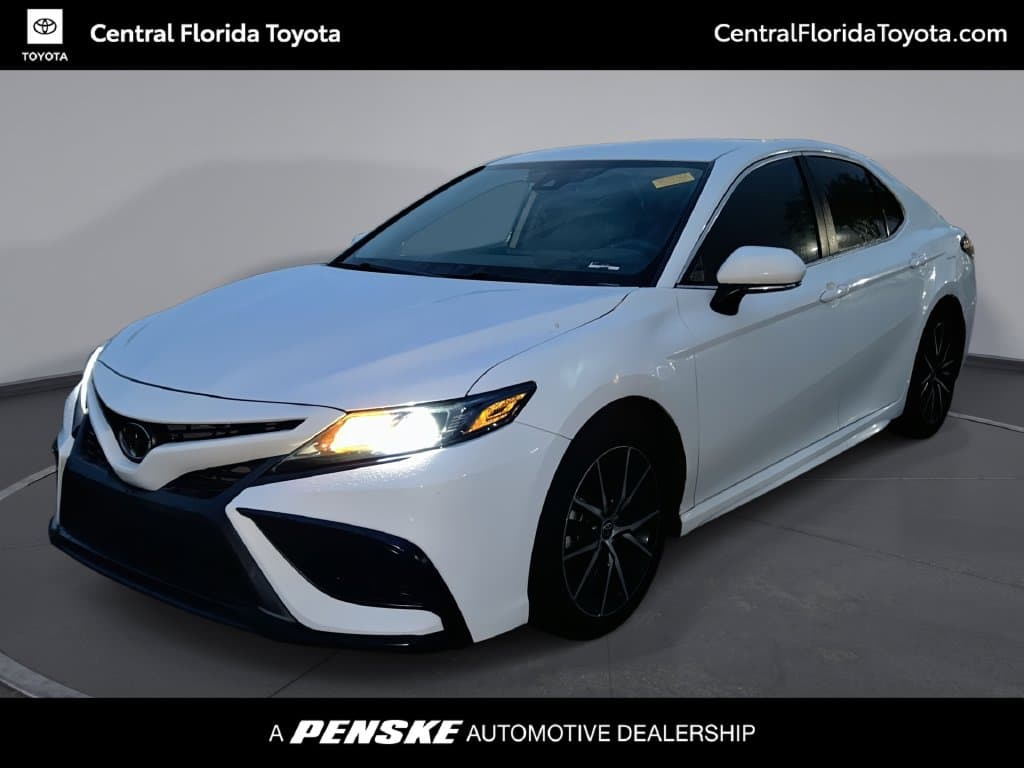 2023 Toyota Camry SE — photo 1 of 32