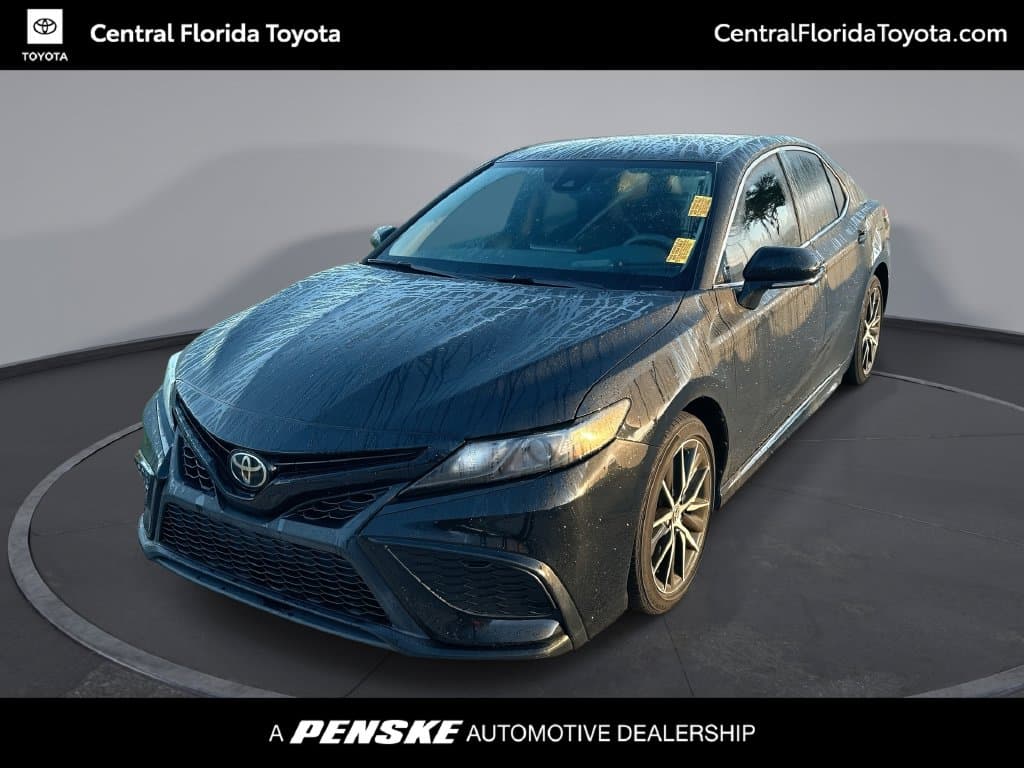 2024 Toyota Camry SE — photo 1 of 32