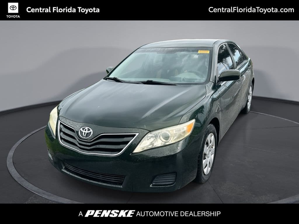 2011 Toyota Camry LE — photo 1 of 29